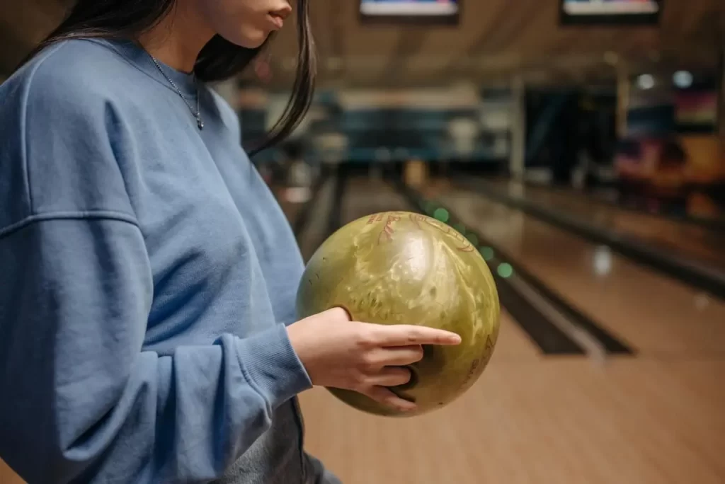 hold bowling ball