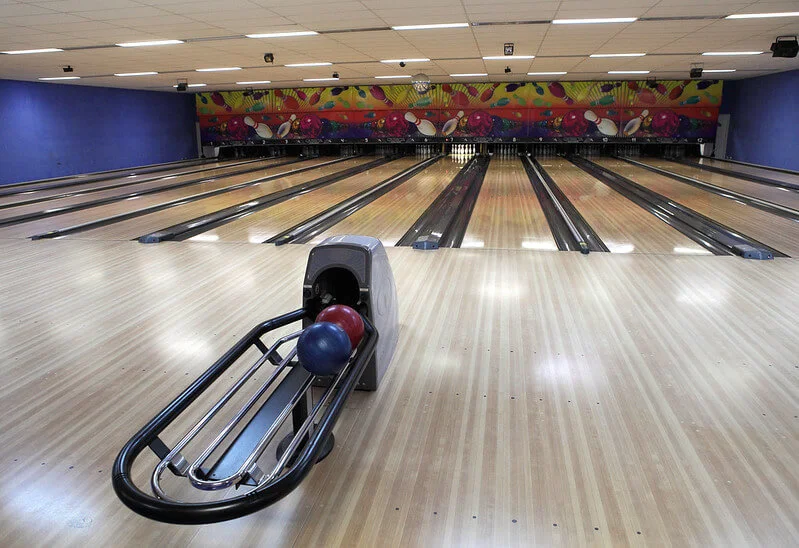 bowling alley center

